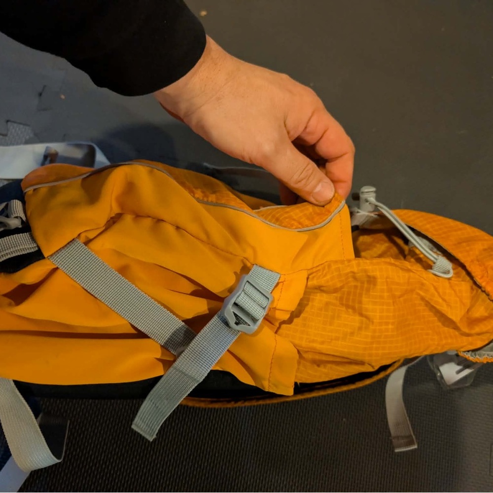 Lowepro hiking camera backpack - image 4